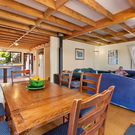 Хостел Raglan Backpackers Экстерьер фото