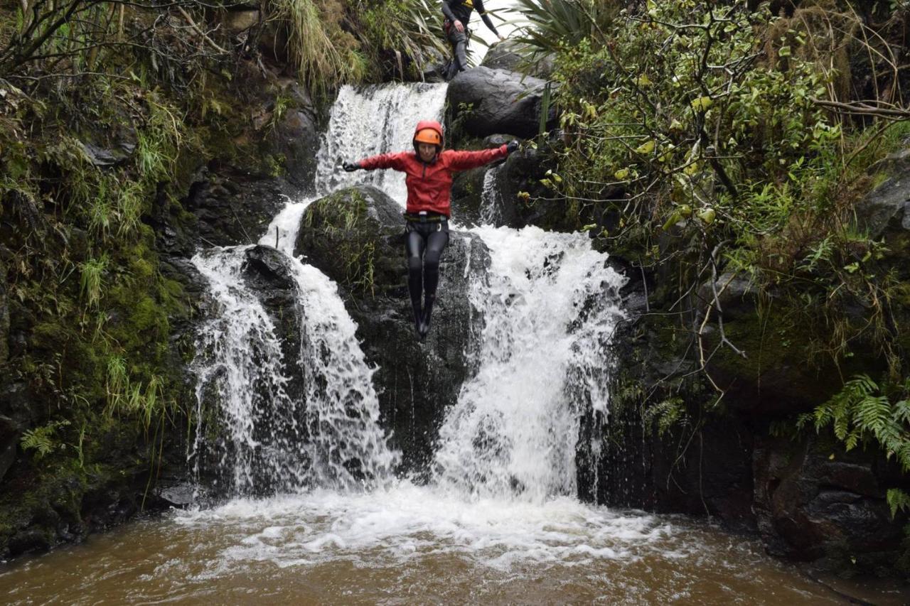 Хостел Raglan Backpackers Экстерьер фото